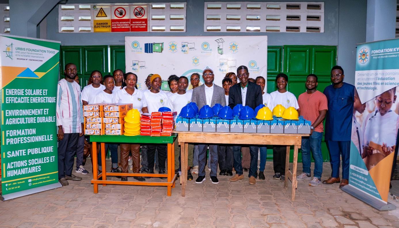 URBIS FOUNDATION équipe la 5ème vague de formation solaire de la Fondation KYA