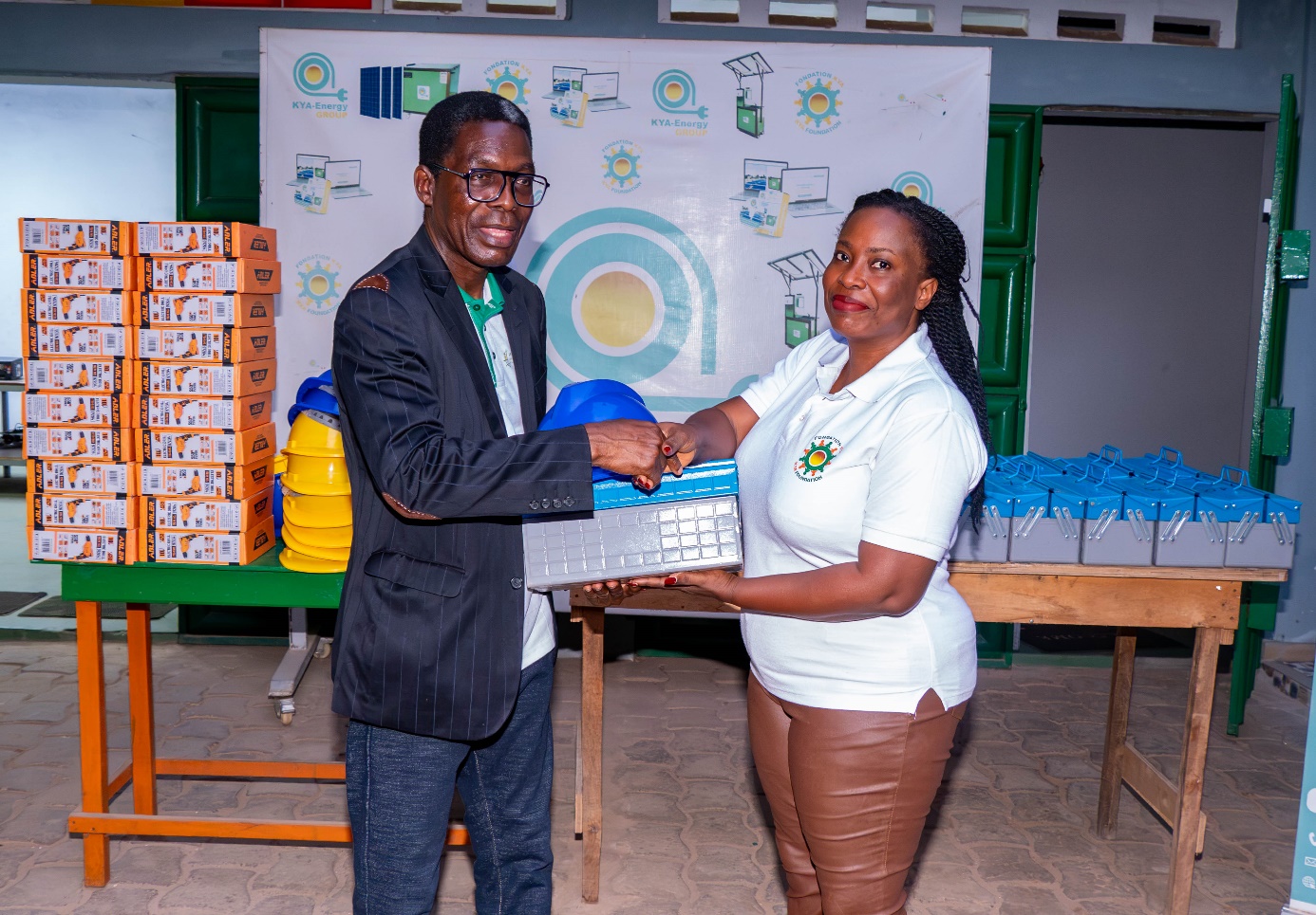 Remise officielle des équipements à la Fondation KYA